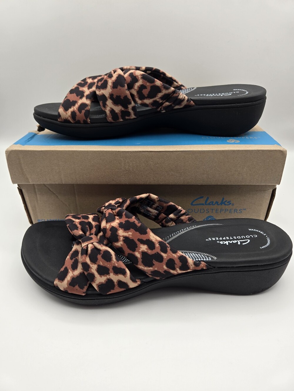 NEW Clarks BreezeRae Ava Leopard Print Cushion Comfort Thong Sandals Size 11